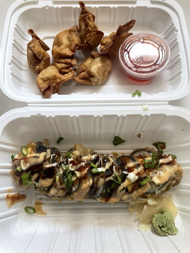 Crispy sushi roll and wontons